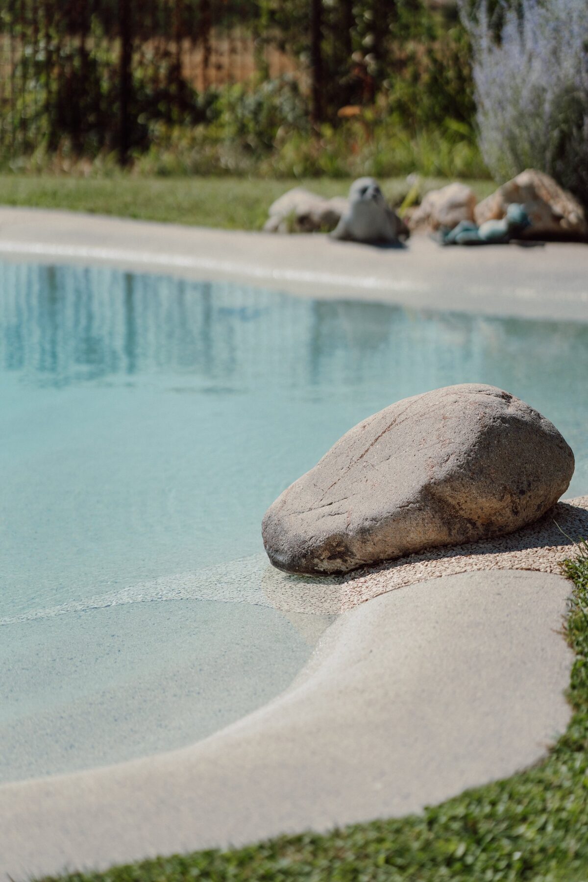 Il bordo della piscina Sorgiva